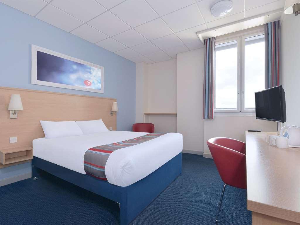 Travelodge Birmingham Oldbury Oldbury  Szoba fotó