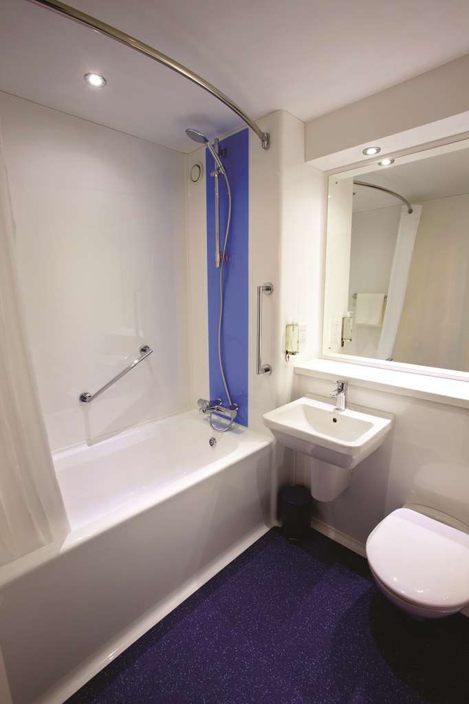 Travelodge Birmingham Oldbury Oldbury  Szoba fotó